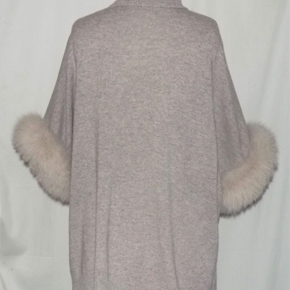 SOFIA CASHMERE TURTLENECK SWEATER PONCHO FOX FUR TRIM - Picture 2 of 10